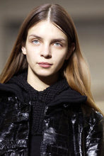 Load image into Gallery viewer, FW02 KNITTED CROPPED TURTLE NECK