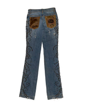 Load image into Gallery viewer, STUDDED DISTRESSED DENIM