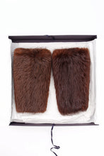 Load image into Gallery viewer, FW01 BEAVER FUR CUFFS
