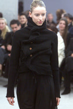 Load image into Gallery viewer, FW02 KNITTED CIRCLE SWEATER
