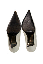 Load image into Gallery viewer, GUCCI BY TOM FORD SS01 POINTED CUT OUT PUMPS
