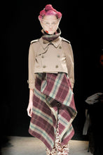 Load image into Gallery viewer, COMME DES GARÇONS FW09 CROPPED CAPE TRENCH
